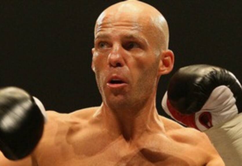 Роудс: "У Альвареса есть множество слабых мест"