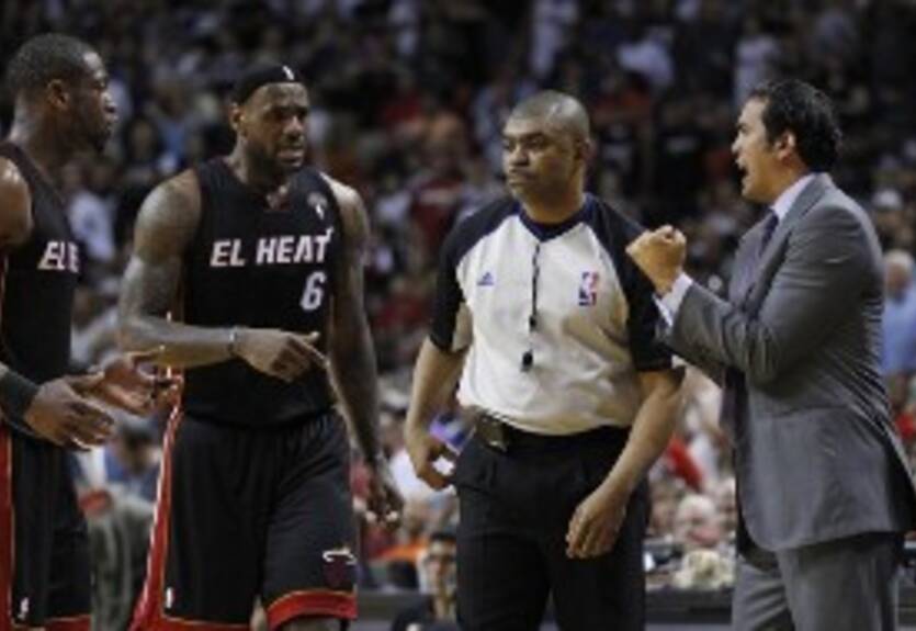 Споэльстра: "Чрезмерное внимание прессы должно сплотить команду"