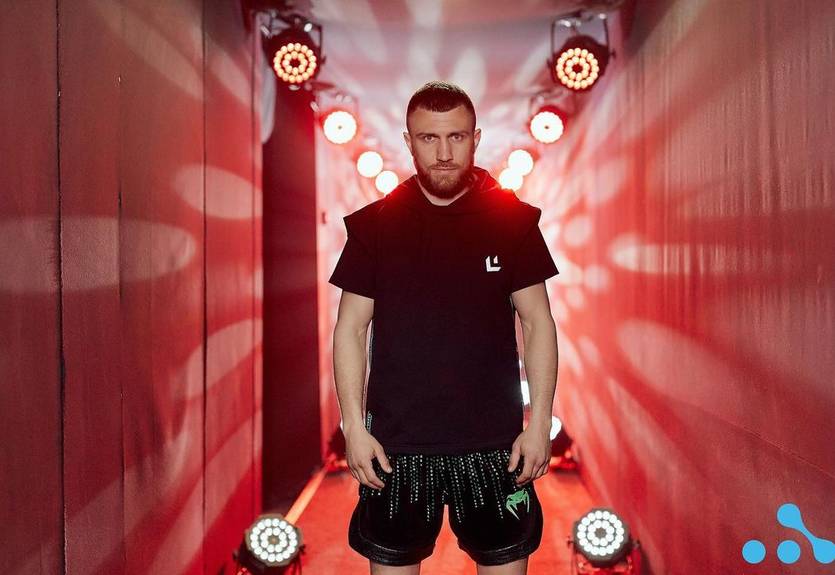 Ломаченко вернулся в Украину после победы над Комми Ломаченко вернулся в Украину после победы над Комми