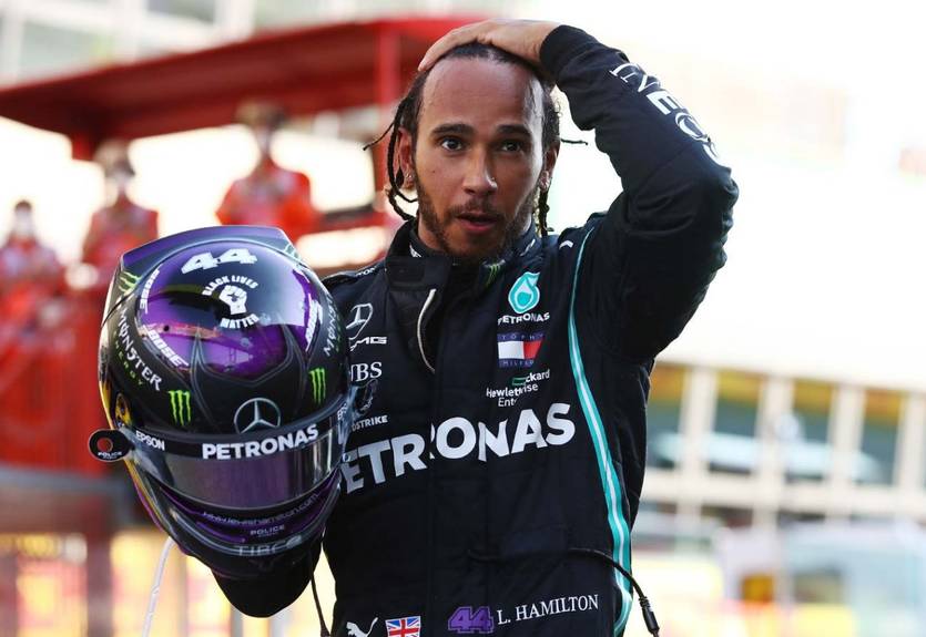 Принц Чарльз посвятил Хэмилтона в рыцари