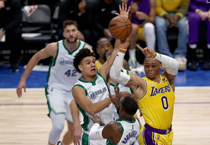 НБА: Сакраменто с Ленем обыграл Вашингтон, Лейкерс дожали Даллас