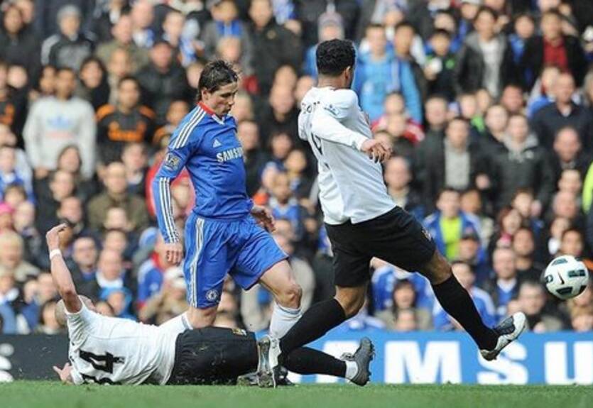 Давид Луис снова огорчает Манчестер + ВИДЕО