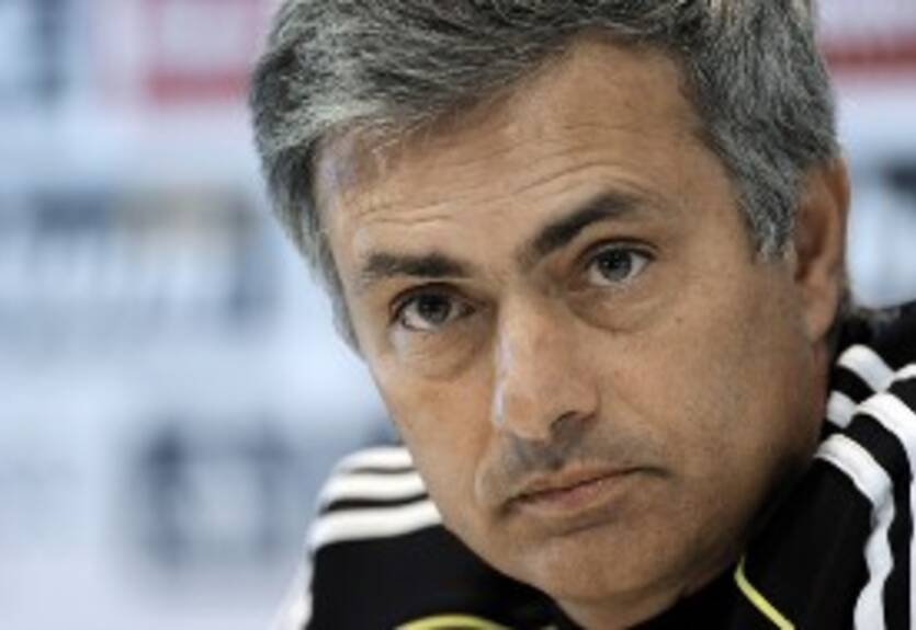 Моуриньо: "Хорошо, что удалось подписать Езила"