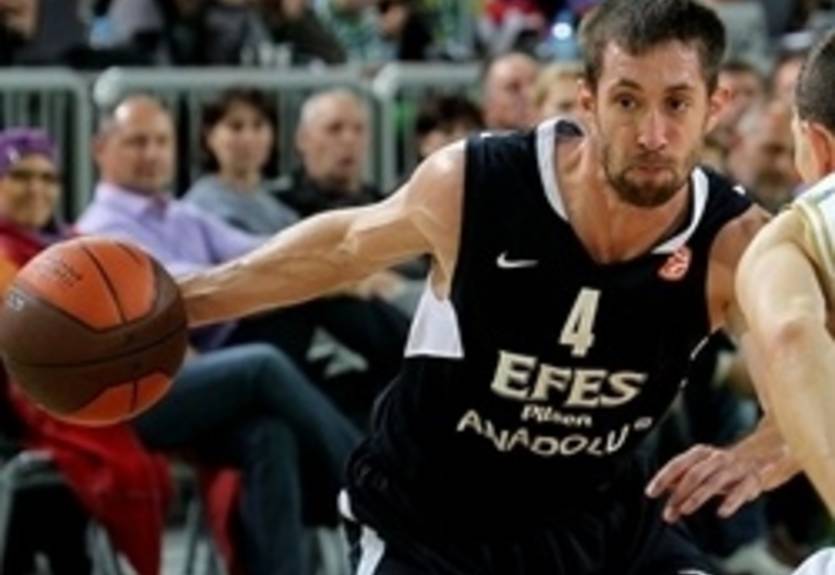 Эфес Пилсен расстается с двумя игроками