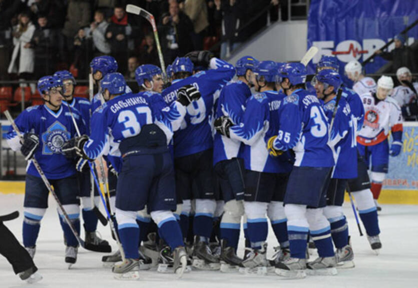 Сокол разбирается с Шинником в заключительном матче регулярки