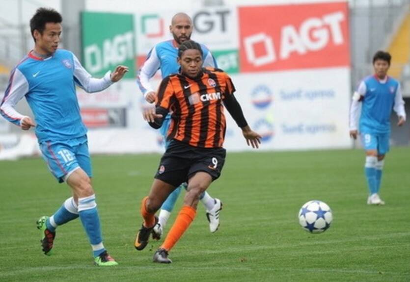 Шахтер громит китайский клуб