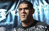 Менеджер Силвы: "Попросили Емельяненко продолжить карьеру"