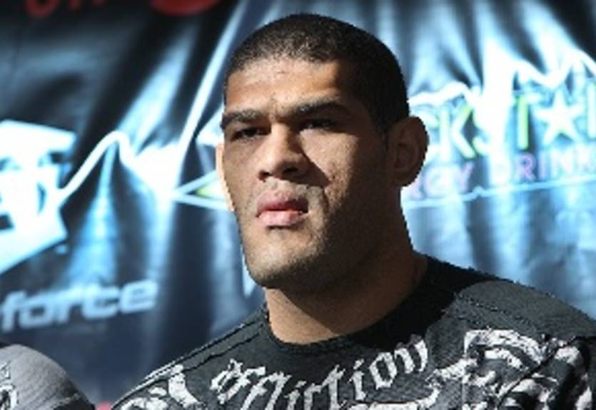 Менеджер Силвы: "Попросили Емельяненко продолжить карьеру"