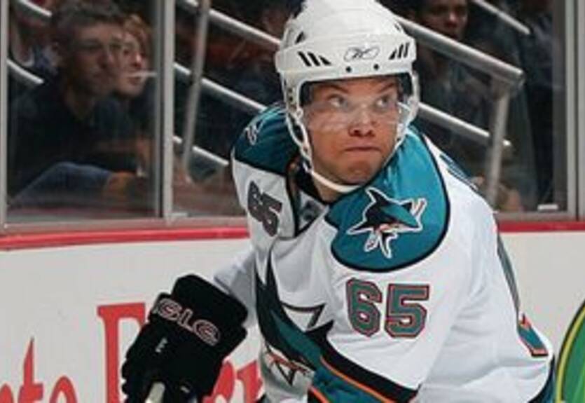 НХЛ. Защитник Сан-Хосе перебрался в Каролину