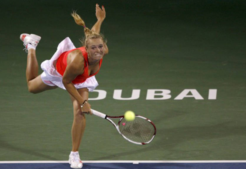 Возняцки запугивает соперниц в Дубаи