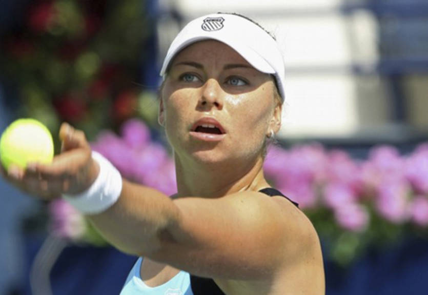 Звонарева и Возняцки побеждают в Дубаи