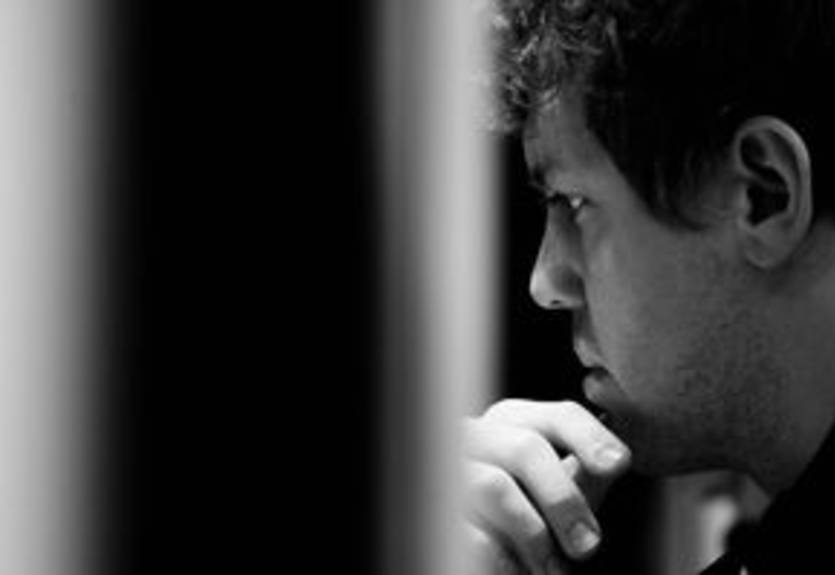 Феттель: "Пилоты должны управлять болидом, а не кнопочками играться"