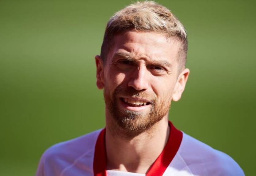 Экс-футболист Металлиста Гомес решил проверить лайфхак из тик-тока, но получил от жены тапком