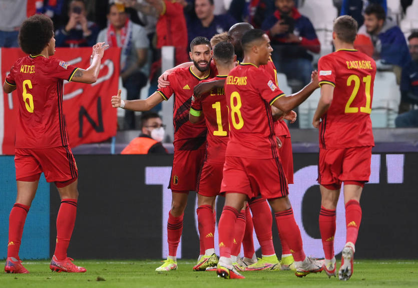 Футболисты сборной Бельгии устроили необычную фотосессию в канун Рождества