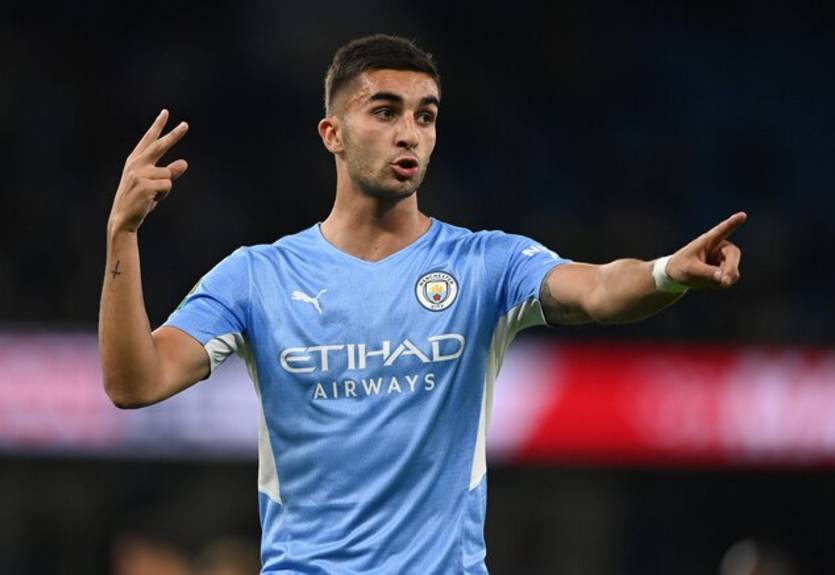 Ферран Торрес прилетел в Испанию для подписания контракта с Барселоной