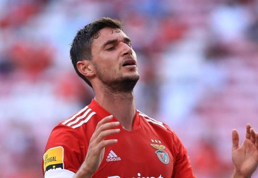 Гол Яремчука не помог Бенфике уйти от поражения от Порту