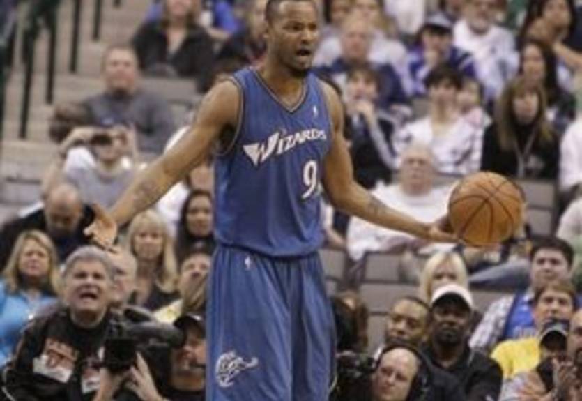 Льюису понадобится операция