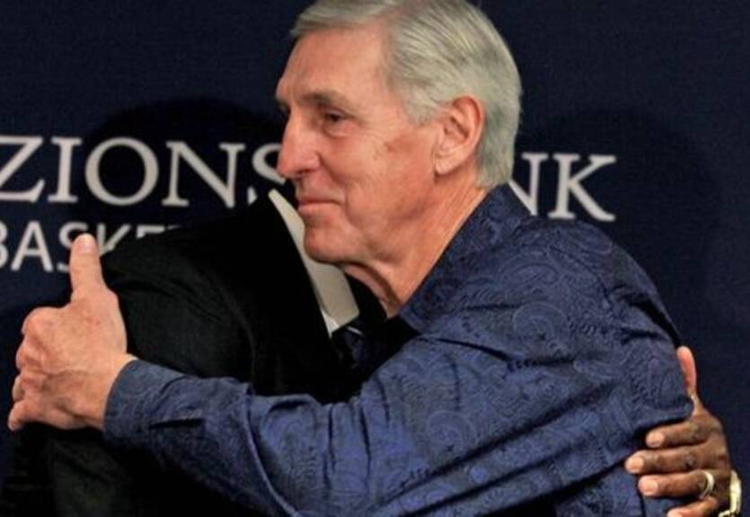 Слоун подал в отставку