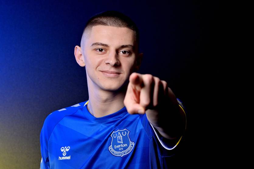 Виталий Миколенко  / evertonfc.com