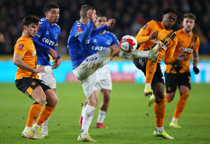 Миколенко спас Эвертон от неминуемого гола Миколенко спас Эвертон от неминуемого гола