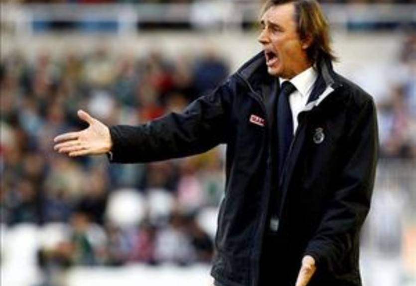 Расинг расстался с тренером