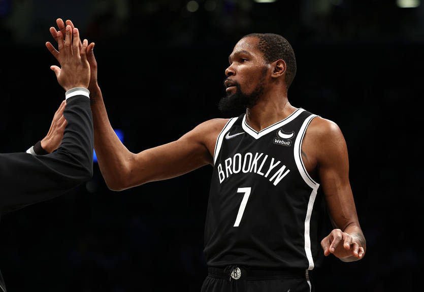 Дюрант травмировал колено в матче против Нового Орлеана