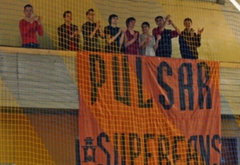 Пульсар подбирает форварда и отправляет форварда