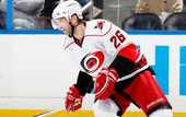 НХЛ. Филадельфии интересен форвард Каролины