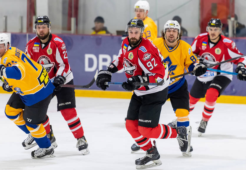 Выстрел в голову или защита прав: ФХУ отстранила от соревнований 171 человека