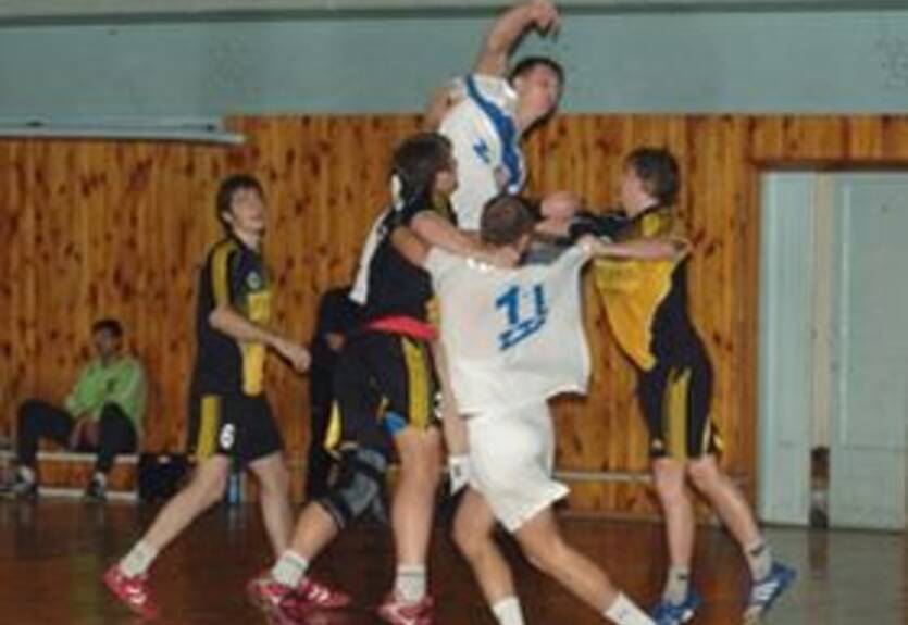 Гандбол. Мужская Суперлига. Лидер побеждает в Донецке (31.01.11)