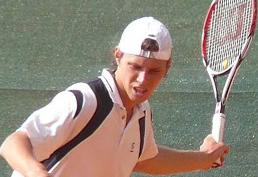 Смирнов пробился в четвертьфинал турнира в Турции