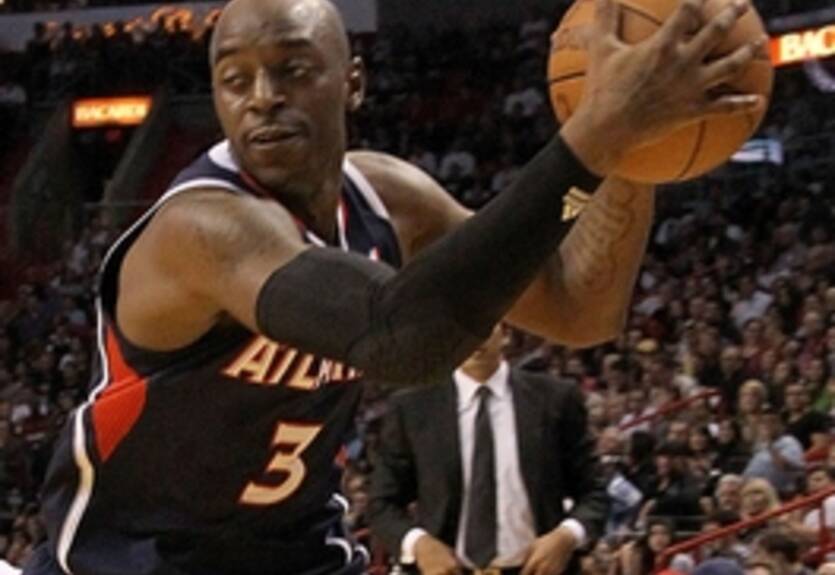 Атланта подписывает защитника