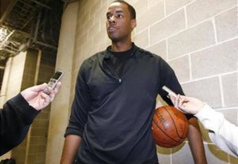 Клипперс подписывают центрового