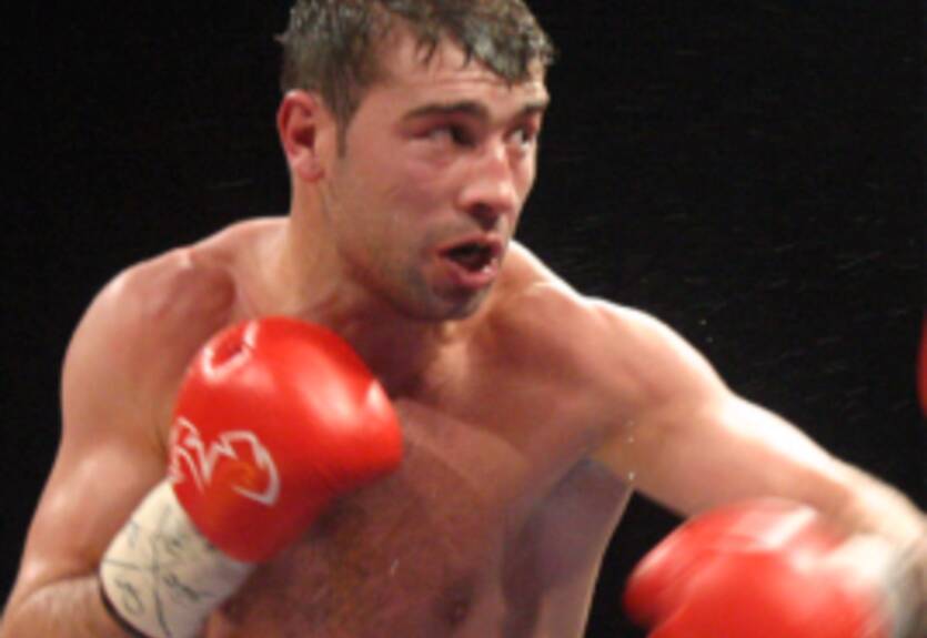Буте хочет боксировать с победителем Super Six
