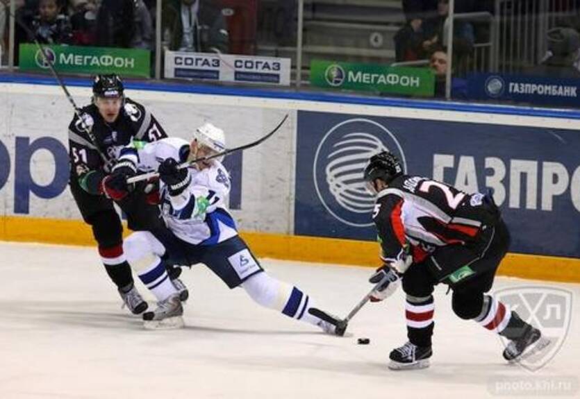 КХЛ. Мега-матч в Челябинске, триллер в Омске