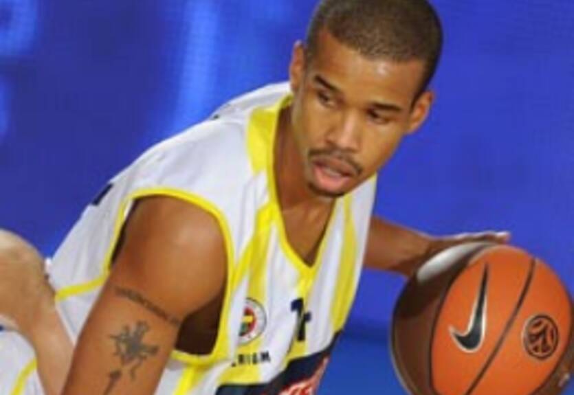 Фенербахче избавляется от защитника