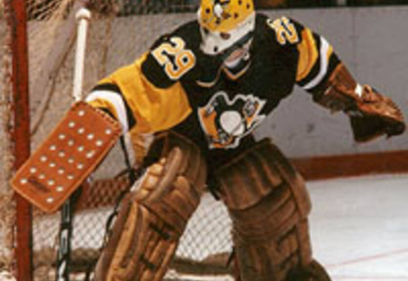 Флери сыграет в ретро маске