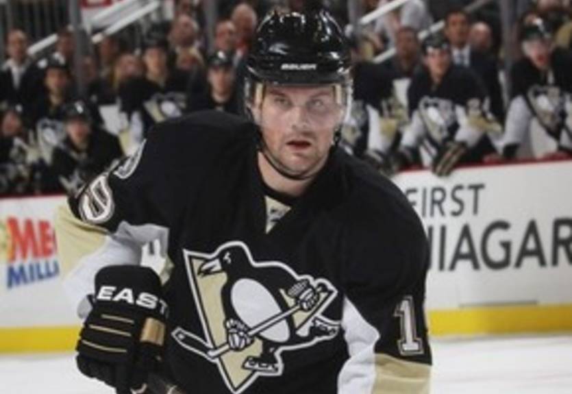 НХЛ. Комри перенес операцию