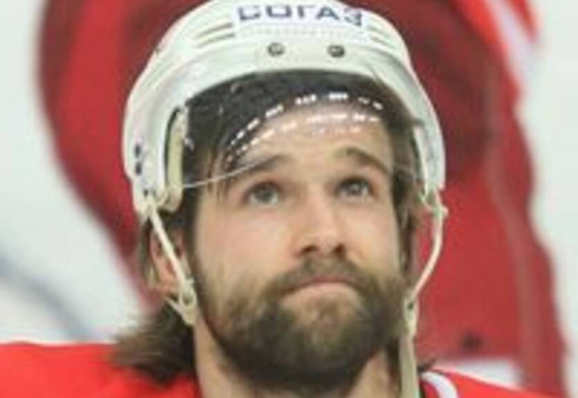 КХЛ. Нефтехимик вернул форварда