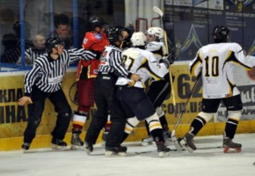 Компаньон-Нафтогаз обыграл Белый Барс