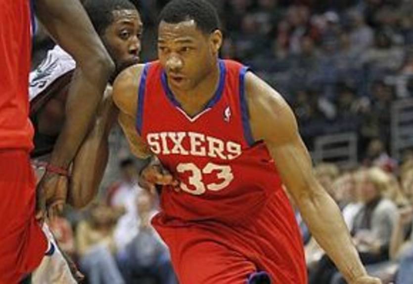 Защитник Хорнетс покинул расположение команды