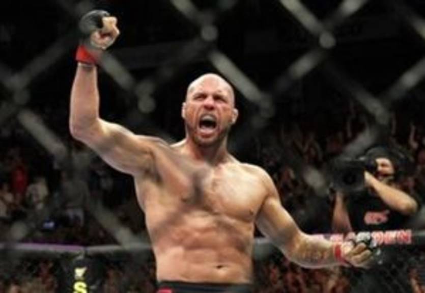 Кутюр готов драться с Мачидой или Руа