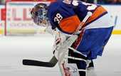 НХЛ. Островитяне теряют вратаря и защитника