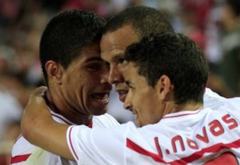 Навас и Фабиано смогут выйти против Боруссии