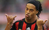 Роналдиньо может покинуть Милан в январе