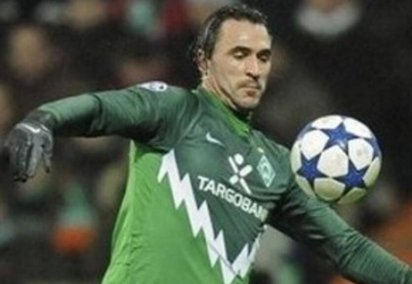 Алмейда отрицает уход из Вердера