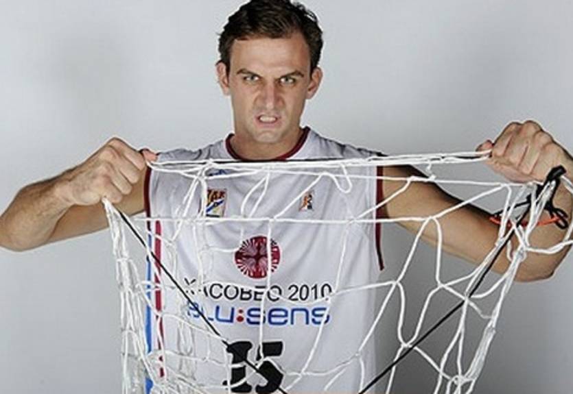 Азовмаш усилился центровым