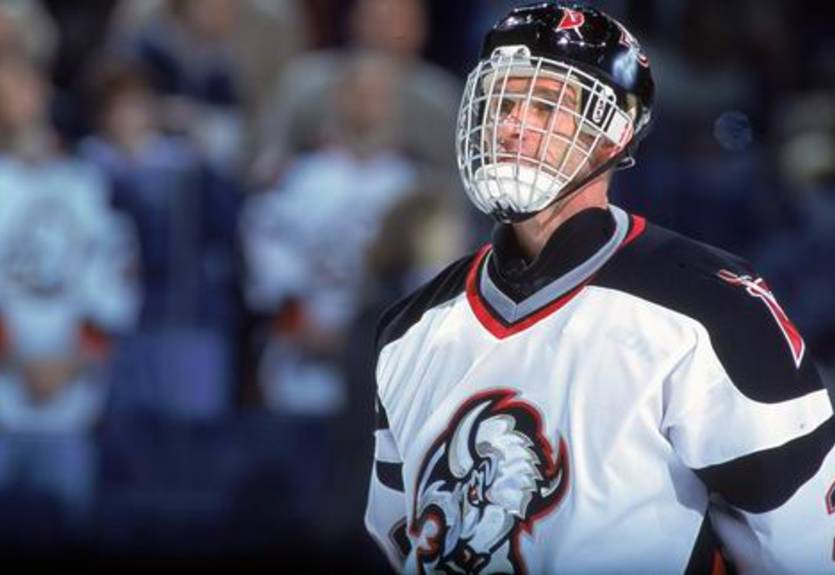 НХЛ. Вратарям приходится работать и головой: Гашек и другие. ВИДЕО