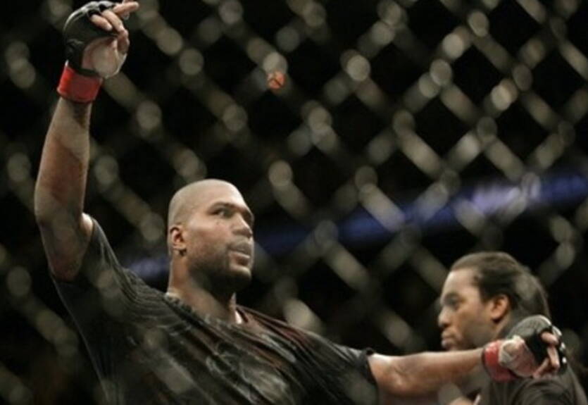 UFC 123. Мачида терпит второе поражение в своей карьере