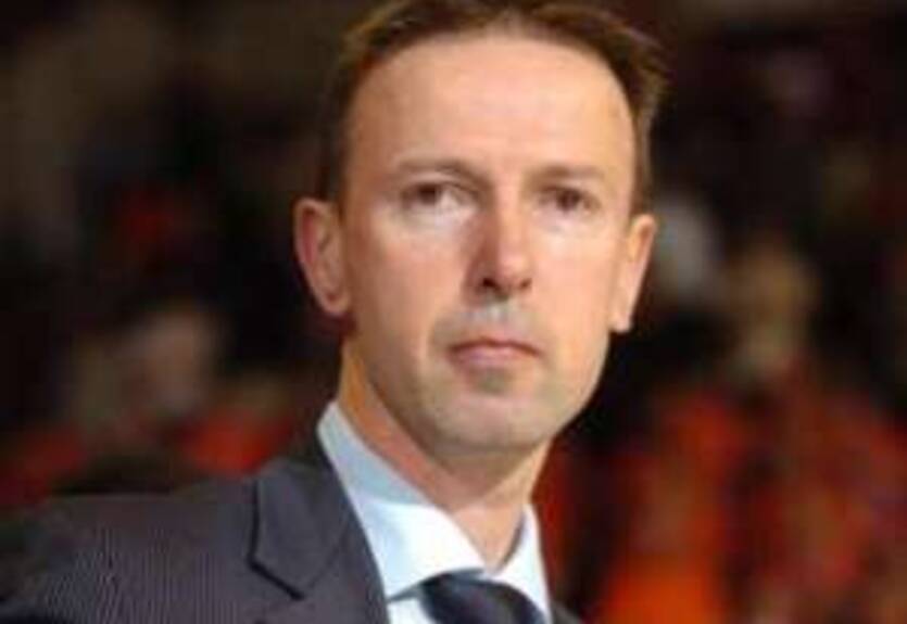 Виллербан отставил тренера